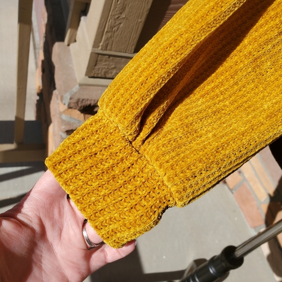 Before You Mustard Chenille Knit Cropped V-Neck Sweater Women's Size Small EUC - Picture 7 of 13